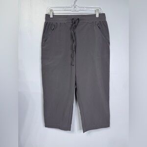 Women's Charcoal Capris